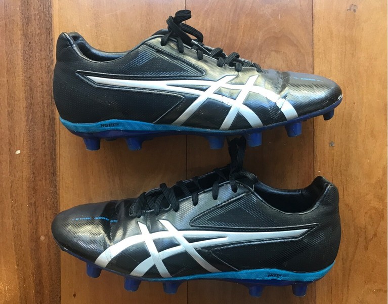 kids size 7 football boots